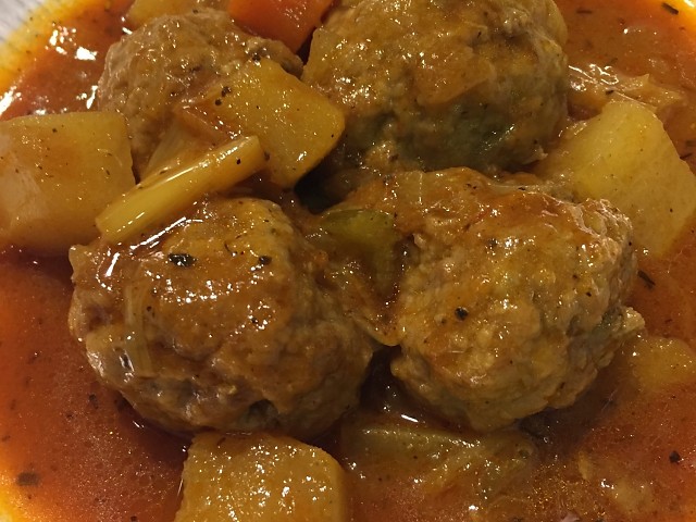 Mandonguilles de vedella al curry amb verdures del putxero