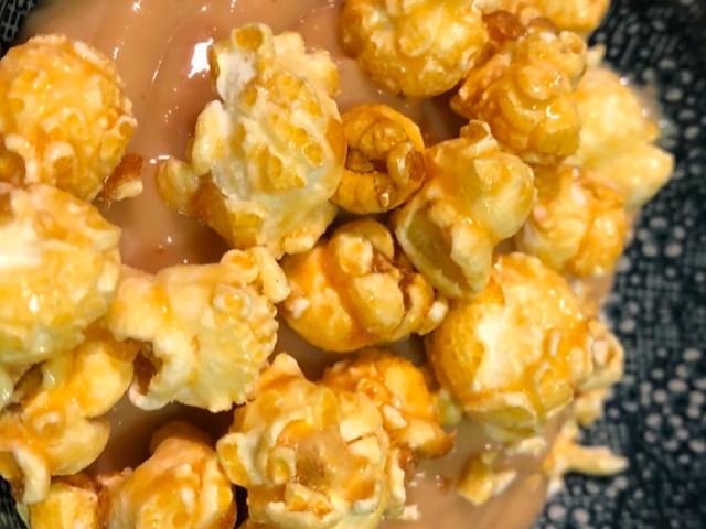 Cremoso de turrón y palomitas caramelizadas 