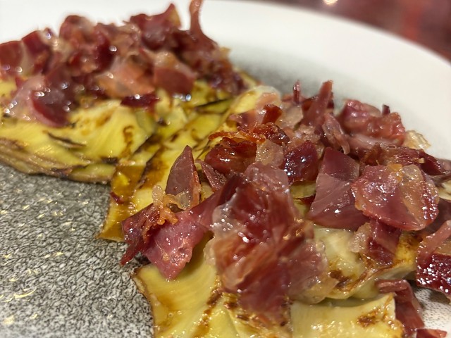 Flores de alcachofas  con jamón ibérico (2 unidades)