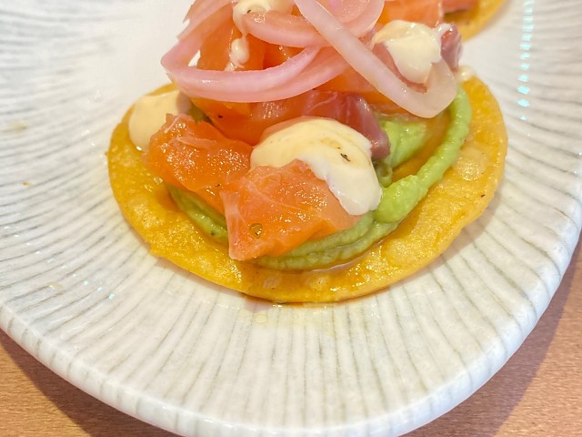 Gerookte zalm maïs tortita
