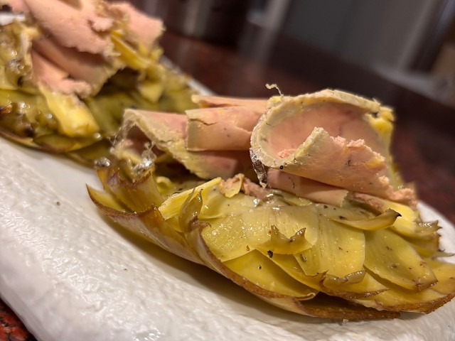 Flor de carxofa confitada amb foie (2 unitats)