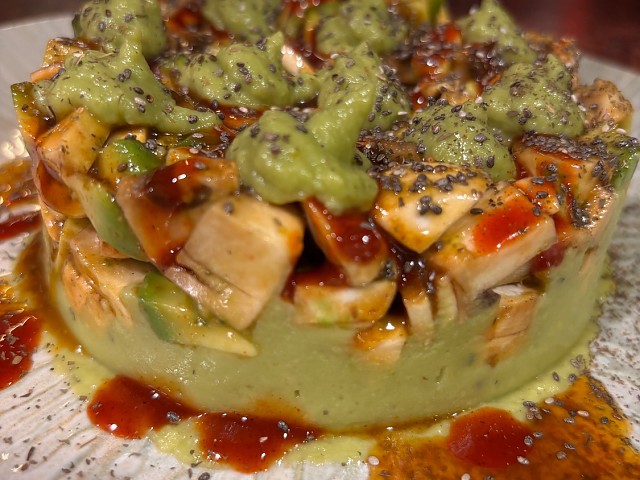 Plantaardige wijnsteen (champignons, avocado, basilicum- en muntolie, soja en sesam)